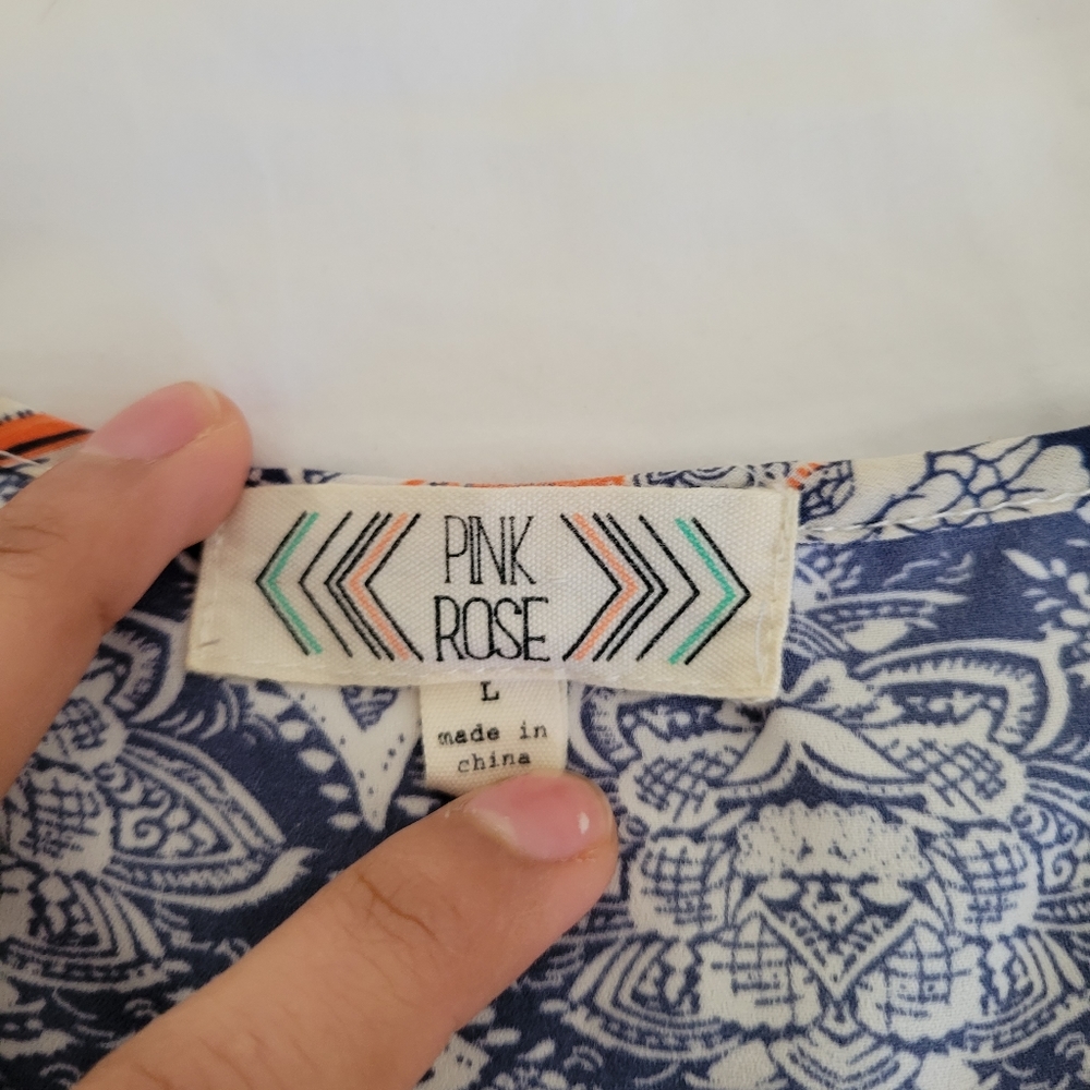 Loose pattern top - Picture 2 of 2
